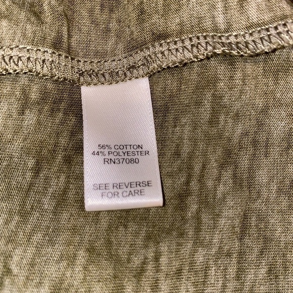 C est. 1946 Women Dark Green V-Neck Short Sleeves Tee Shirt Medium Casual - Picture 4 of 5